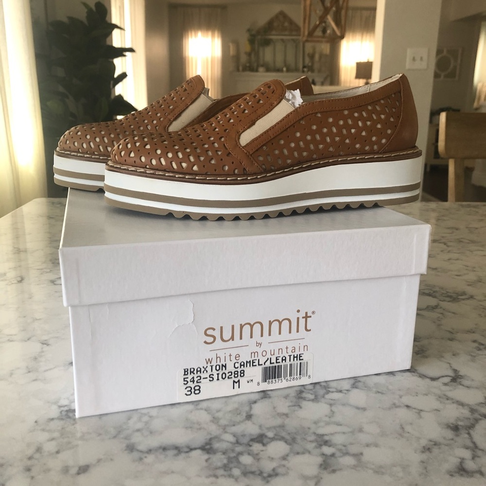 NEW W/ BOX White Mountain Leather Platform Slip-On